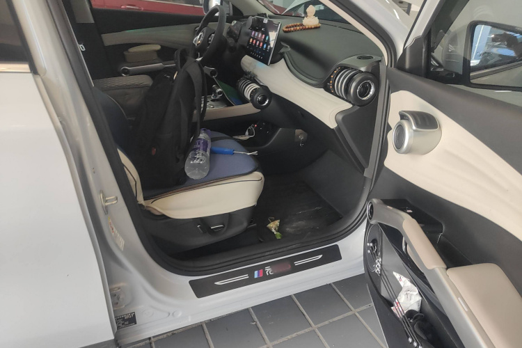 比亚迪 元PLUS 2023款 冠军版 430KM 超越型局部细节9005