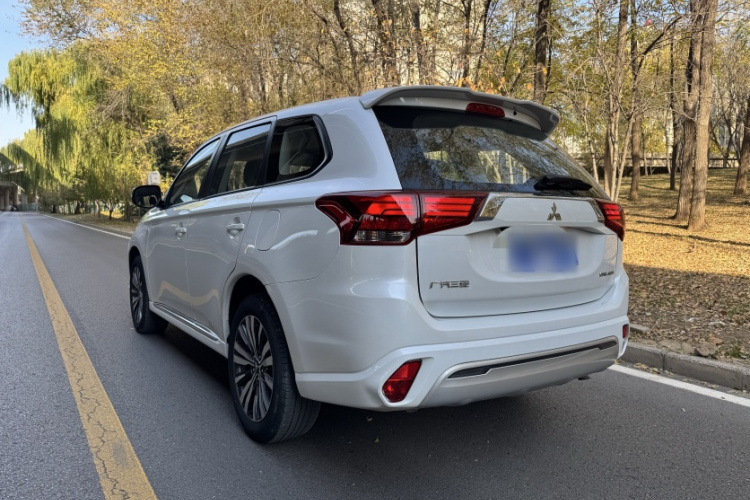 三菱 欧蓝德 2021款 2.0L 两驱畅行版 5座车身外观6015