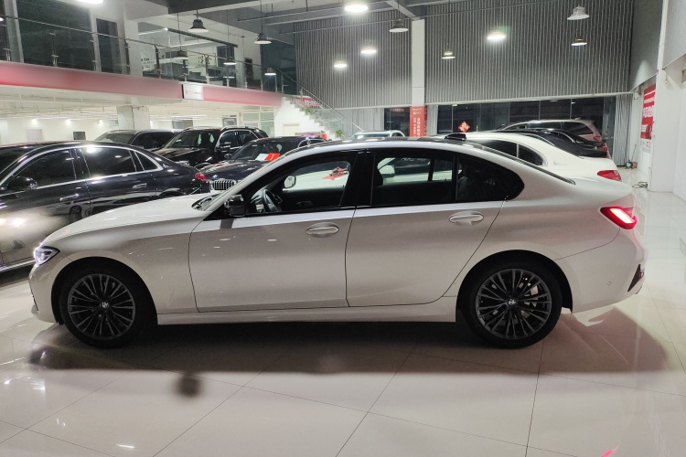 宝马3系 2020款 320i 运动套装车身外观4