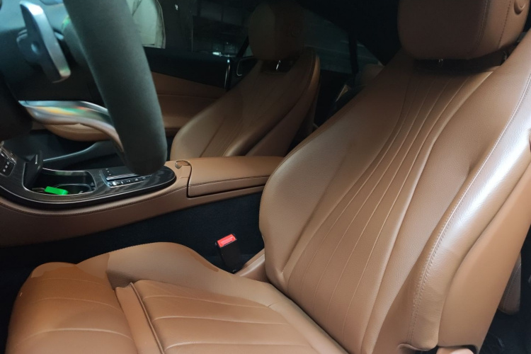 奔驰E级(进口) 2019款 E 200 4MATIC 轿跑车中控内饰19