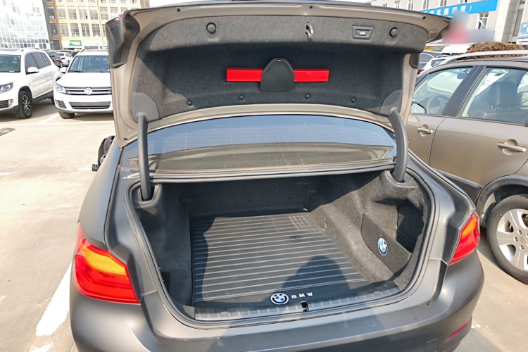 宝马5系 2020款 525Li 豪华套装机舱底盘23