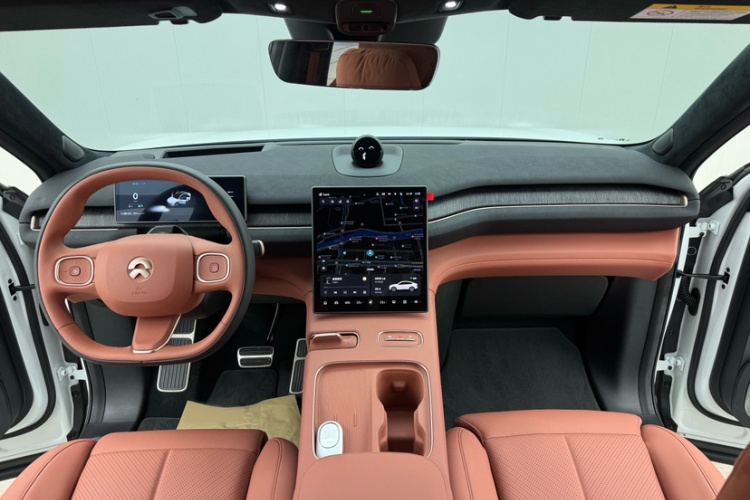 蔚来EC7 2024款 75kWh中控内饰7008