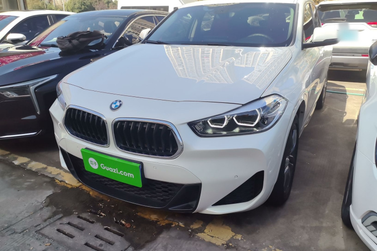 宝马X2 2022款 sDrive25i M运动套装车身外观1