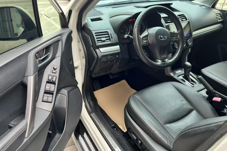 斯巴鲁 森林人 2013款 2.5i 自动豪华版中控内饰20