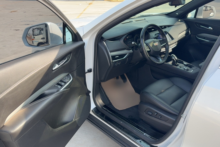 凯迪拉克XT4 2018款 28T 两驱领先型中控内饰7003