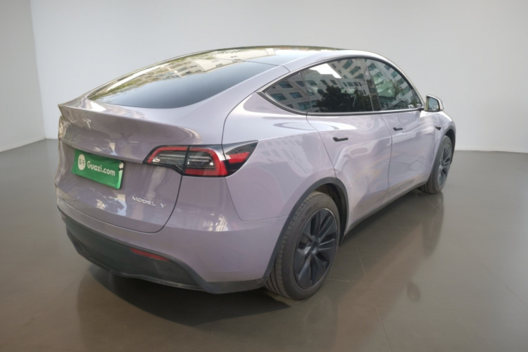 特斯拉 Model Y 2024款 后轮驱动版车身外观7