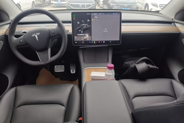特斯拉 Model Y 2021款 标准续航后驱版中控内饰12