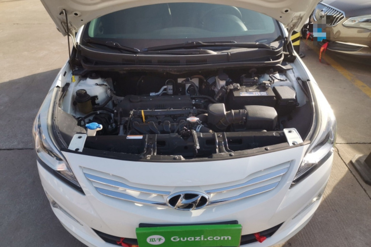 现代 瑞奕 2014款 1.4L 手动GLX机舱底盘24