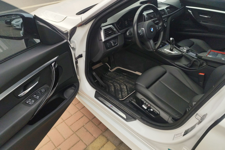 宝马3系GT 2020款 320i M运动套装中控内饰20