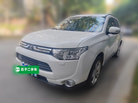 三菱 欧蓝德(进口) 2013款 2.4L 四驱豪华导航版 5座