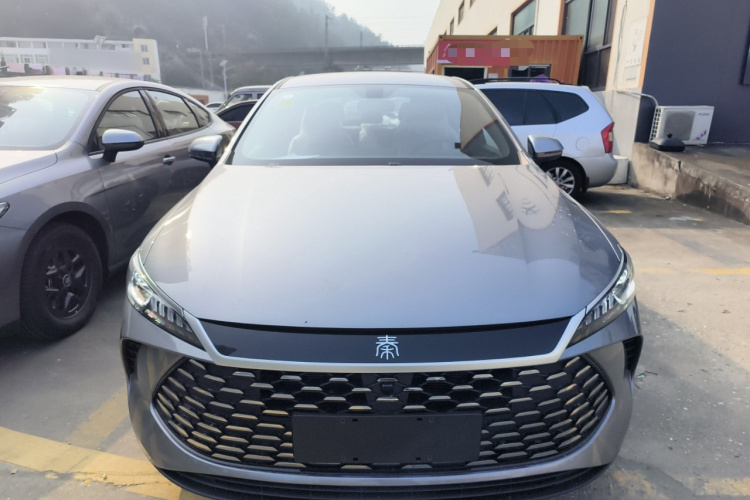 比亚迪 秦PLUS 2025款 DM-i 智驾版 55KM领先型车身外观2