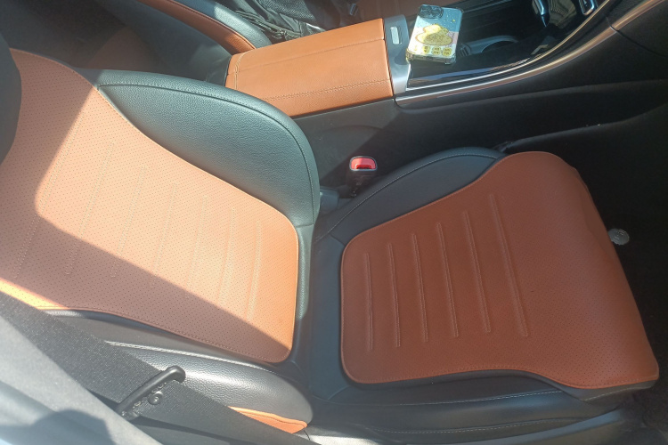 奔驰C级 2023款 改款二 C 260 L 运动版局部细节41