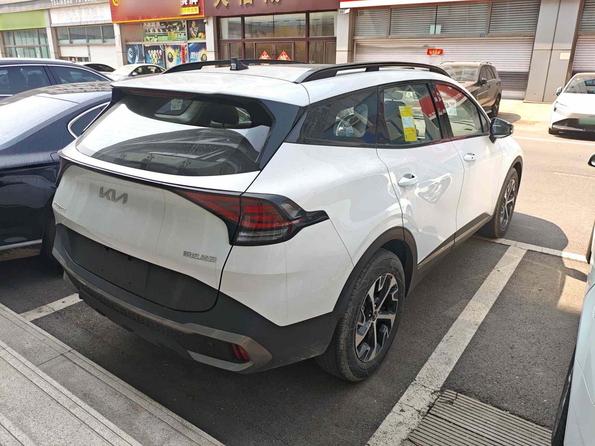 起亚 狮铂拓界 2025款 1.5T 两驱尊贵版(4)