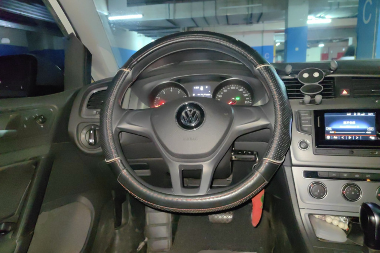 大众 高尔夫 2015款 1.6L 自动时尚型中控内饰13