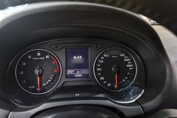 奥迪A3 2018款 30周年年型 Limousine 35 TFSI 进取型中控内饰7005