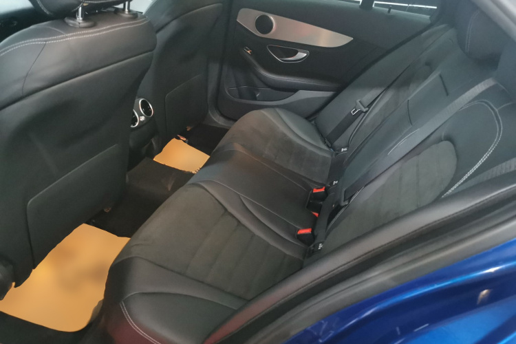 奔驰C级 2018款 C 200 运动版中控内饰21