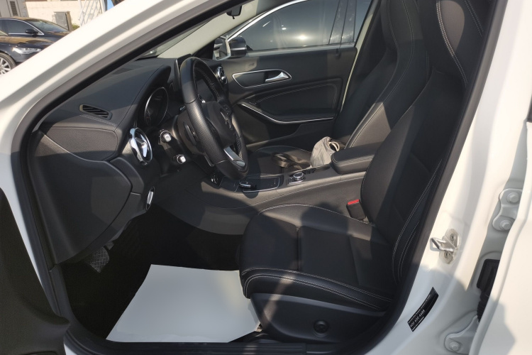 奔驰GLA 2018款 GLA 200 时尚型中控内饰19