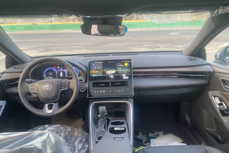 丰田 亚洲龙 2024款 双擎 2.5L XLE尊贵版中控内饰7001