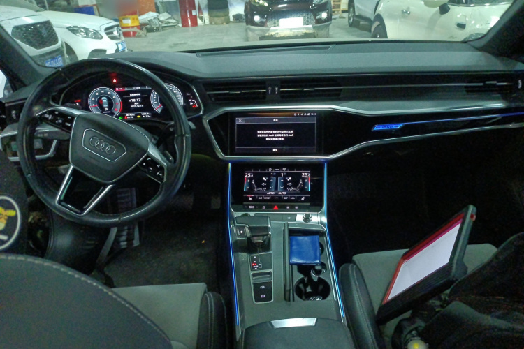 奥迪A6L 2022款 45 TFSI quattro 臻选动感型中控内饰7002