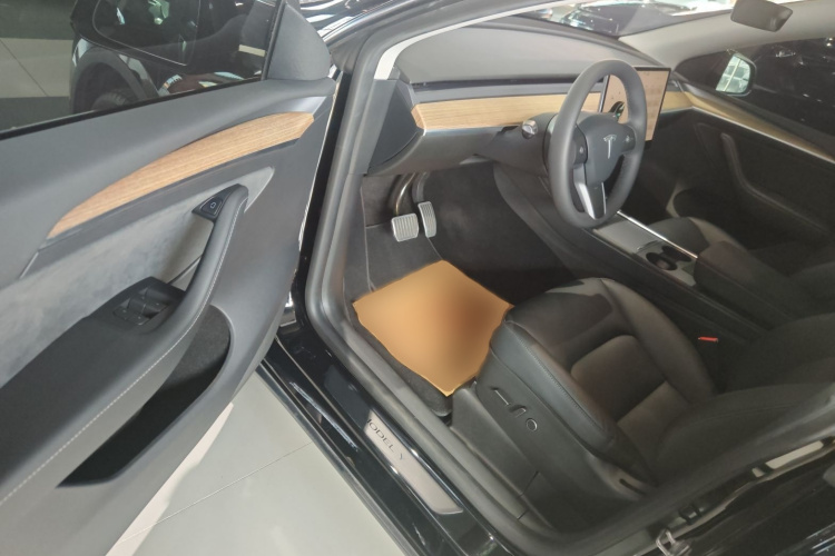 特斯拉 Model Y 2022款 后轮驱动版中控内饰7003