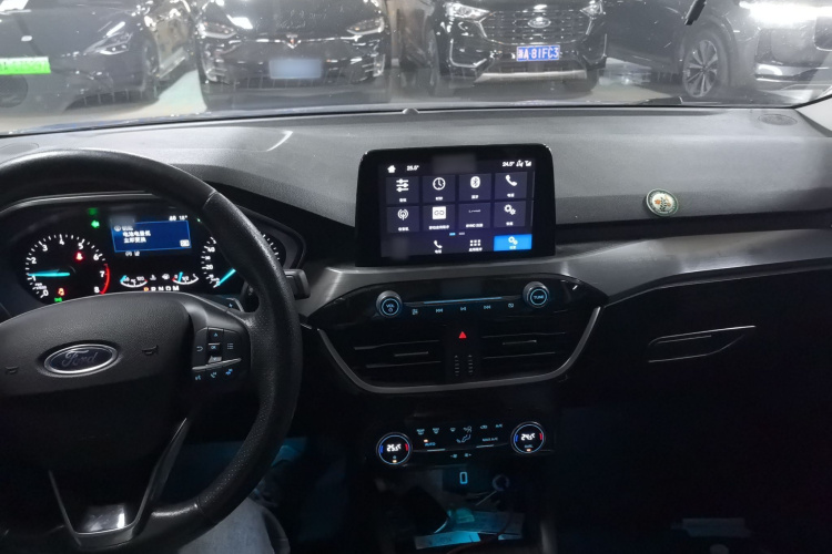 福特 福克斯 2019款 三厢 EcoBoost 180 自动锋耀型中控内饰12