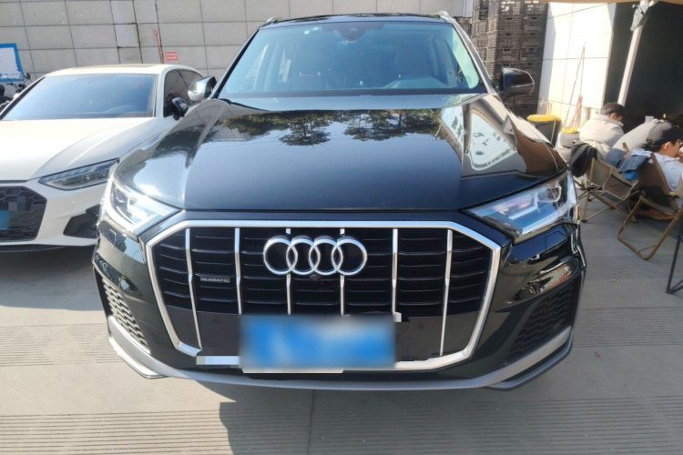 奥迪Q7 2022款 55 TFSI quattro S line运动型车身外观2