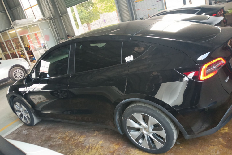特斯拉 Model Y 2022款 后轮驱动版车身外观6003