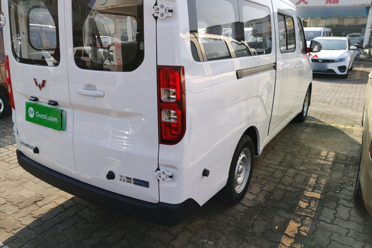 五菱汽车 五菱扬光 2025款 400km 客车版舒适型车身外观9