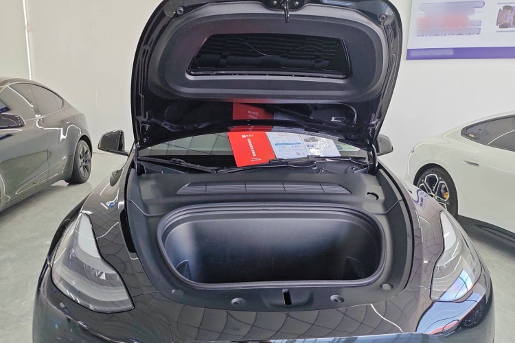 特斯拉 Model Y 2022款 改款 后轮驱动版中控内饰7011