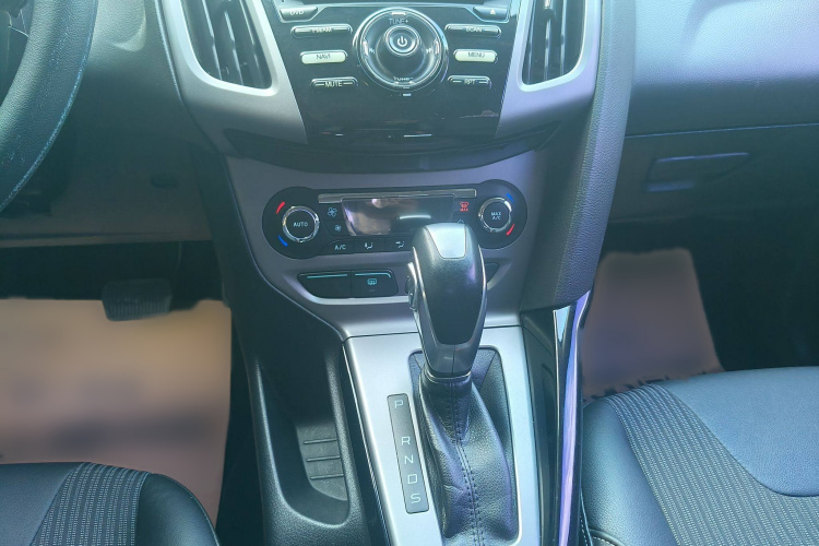 福特 福克斯 2012款 三厢 1.6L 自动风尚型中控内饰7003