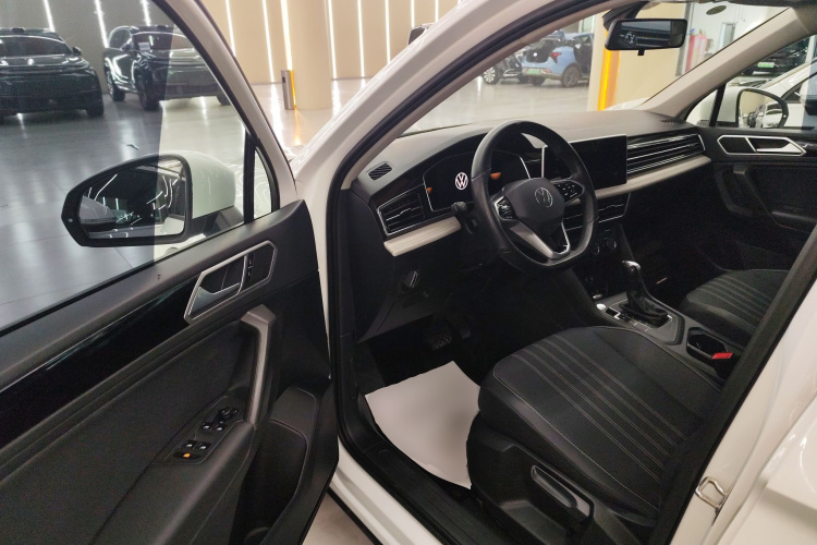 大众 途观L 2023款 330TSI 自动两驱舒享版中控内饰7003