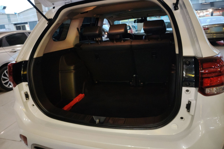 三菱 欧蓝德 2021款 改款 2.0L 两驱畅享版 5座机舱底盘23