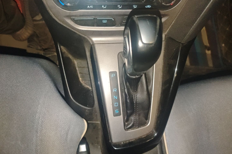 福特 福克斯 2012款 两厢 1.6L 自动风尚型局部细节18