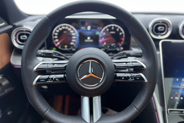 奔驰C级 2023款 改款 C 260 L 皓夜运动版中控内饰7004