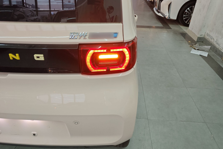 五菱汽车 宏光MINIEV 2022款 马卡龙臻享款 磷酸铁锂车身外观9