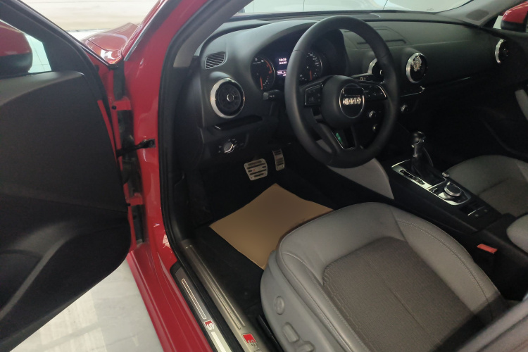 奥迪A3 2018款 30周年年型 Sportback 35 TFSI 时尚型中控内饰7003