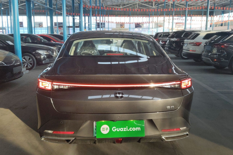 长安 逸动PHEV 2025款 智慧新蓝鲸 145KM 高能版车身外观6