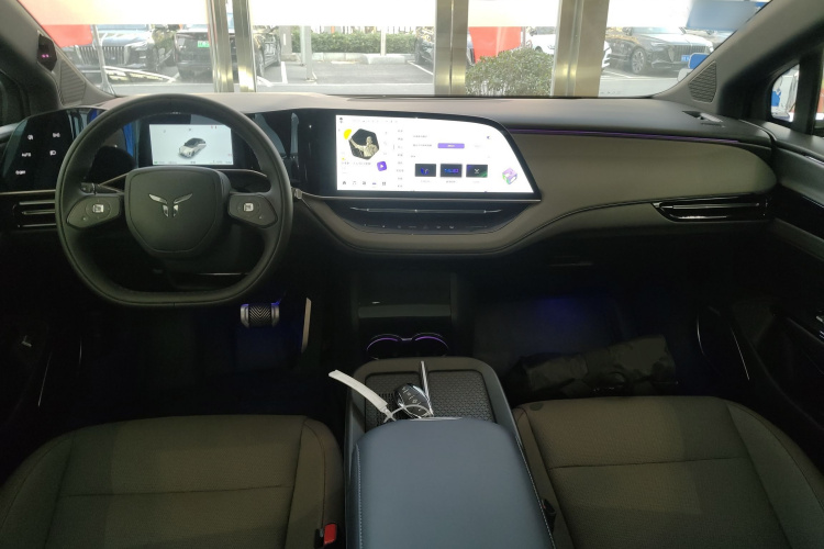 红旗EH7 2025款 600 智选版中控内饰12