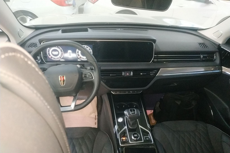 红旗HS5 2022款 改款 2.0T 智联旗享版中控内饰12