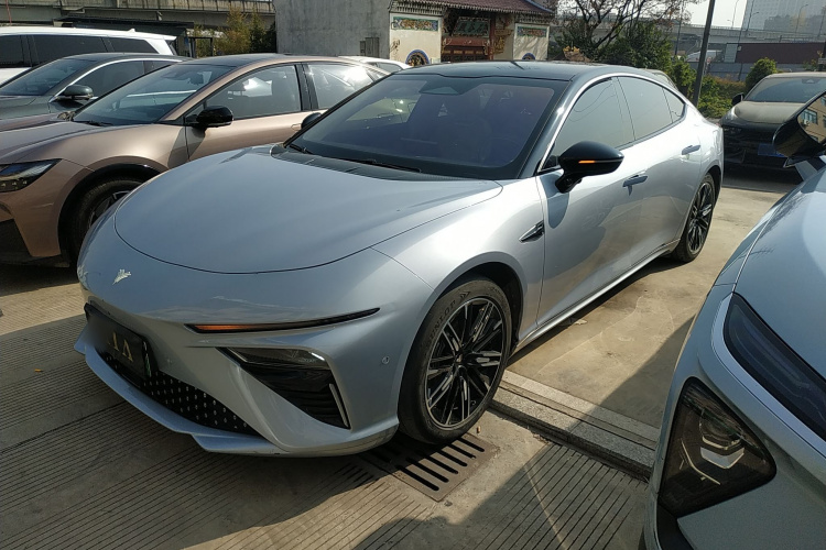 哪吒汽车 哪吒S 2022款 增程版 1160km 后驱中版车身外观4