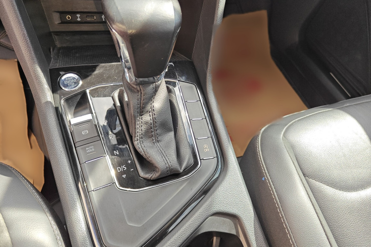 大众 途观L 2018款 330TSI 自动两驱豪华版局部细节18