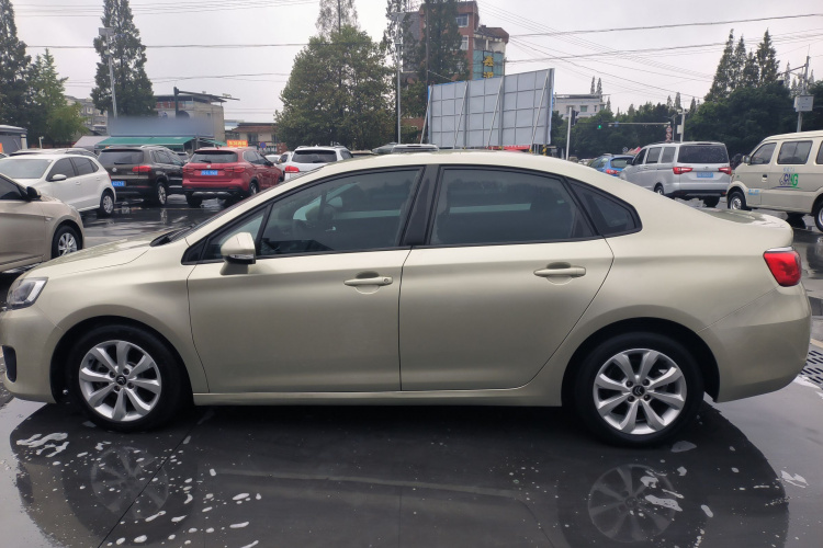 雪铁龙 C4世嘉 2016款 1.6L 自动舒适型车身外观4