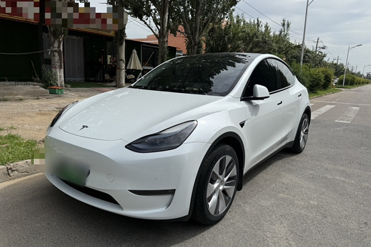 特斯拉 Model Y 2022款 改款 长续航全轮驱动版车身外观1