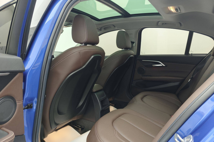 宝马1系 2019款 118i M运动套装中控内饰7003