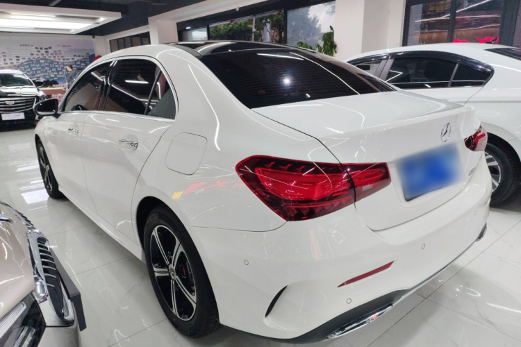 奔驰A级 2023款 A 200 L 时尚型车身外观4