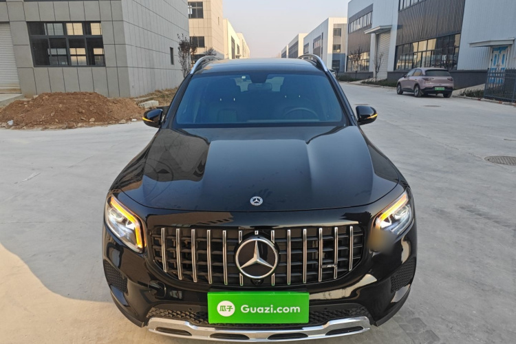 奔驰GLB 2022款 改款 GLB 200 时尚型车身外观2