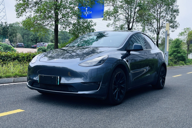 特斯拉 Model Y 2021款 长续航全轮驱动版车身外观1