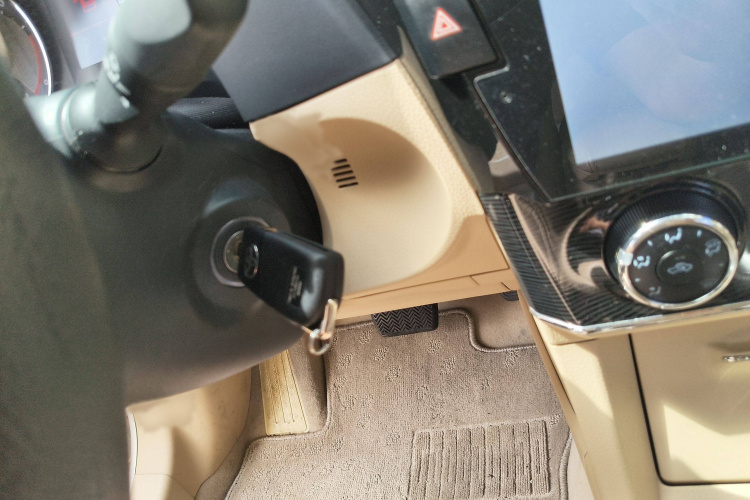 丰田 卡罗拉 2014款 1.6L CVT GL-i中控内饰7001