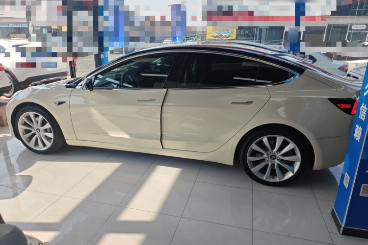 特斯拉 Model 3 2020款 标准续航后驱升级版车身外观4
