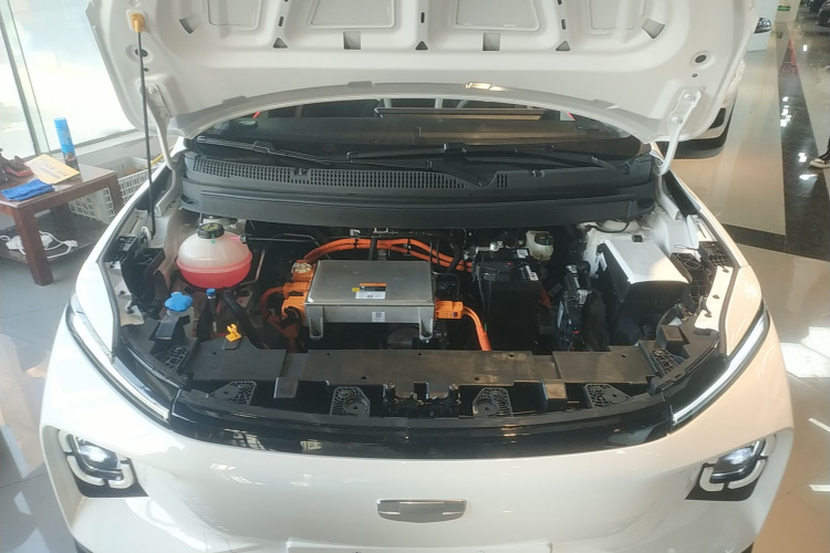 吉利几何E萤火虫 2024款 301km 星光机舱底盘24